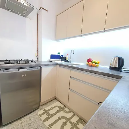 Warsaw's Peaceful Muranow Apartment Warsaw